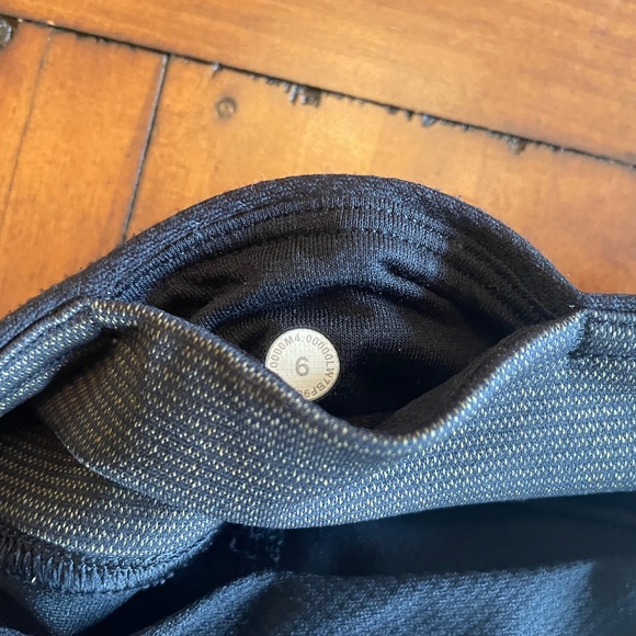 Cute Lululemon Bike / Run Shorts - Picture 5 of 7